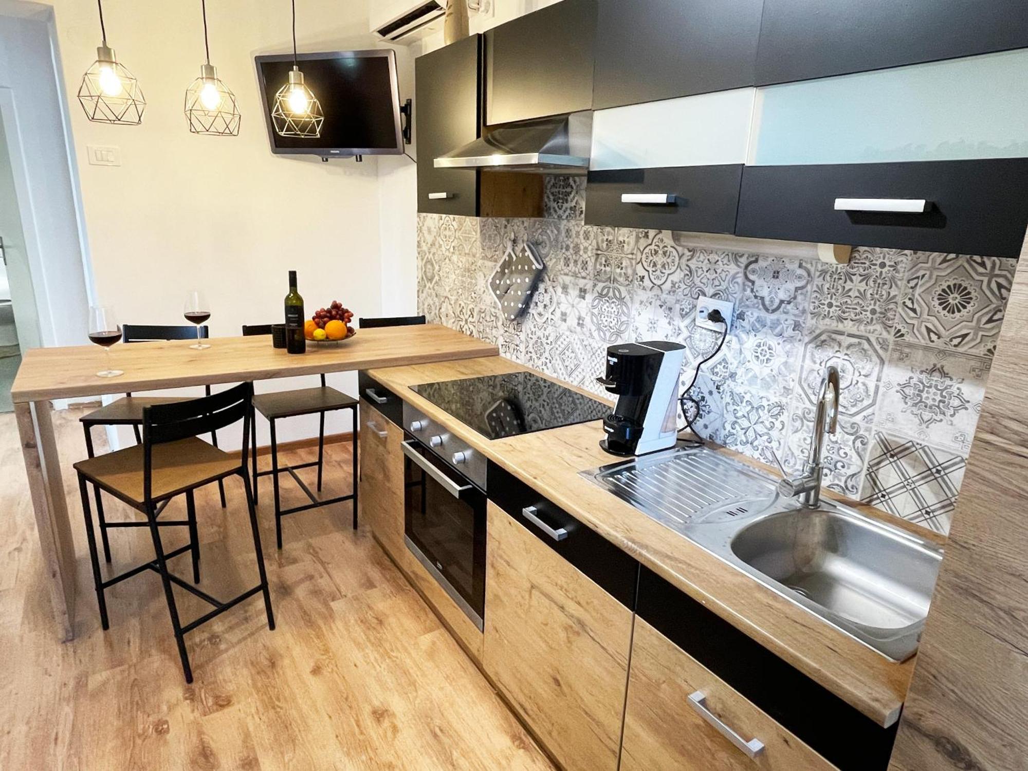 Cute Apartment In Rijeka Near Beach With Parking Eksteriør billede