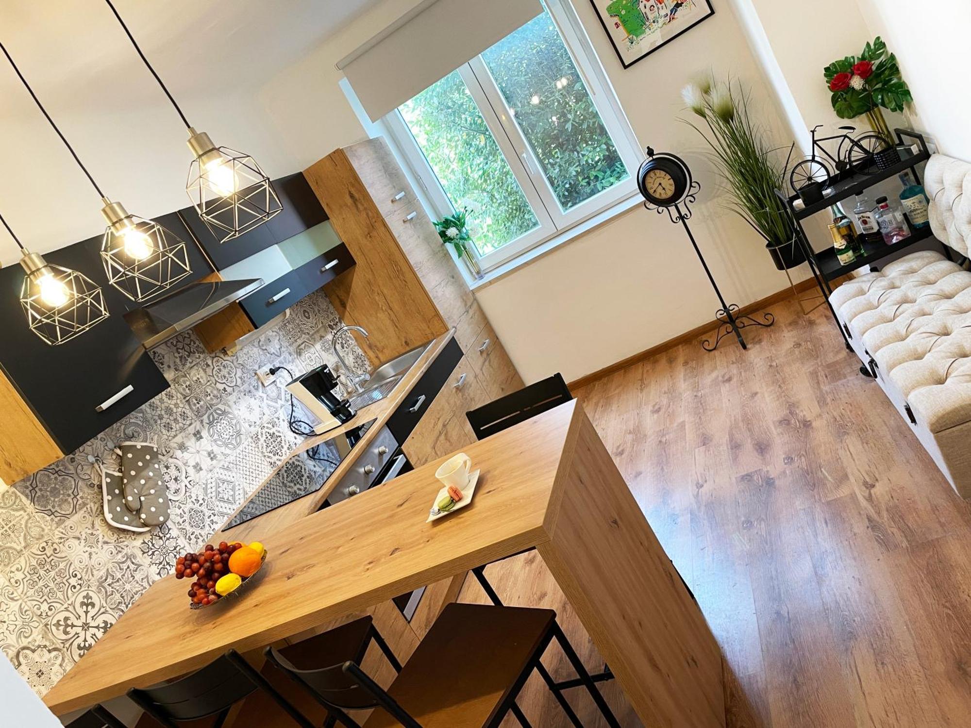 Cute Apartment In Rijeka Near Beach With Parking Eksteriør billede